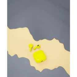 Happy Plugs Joy stylowe bezprzewodowe słuchawki douszne etui ładujące white