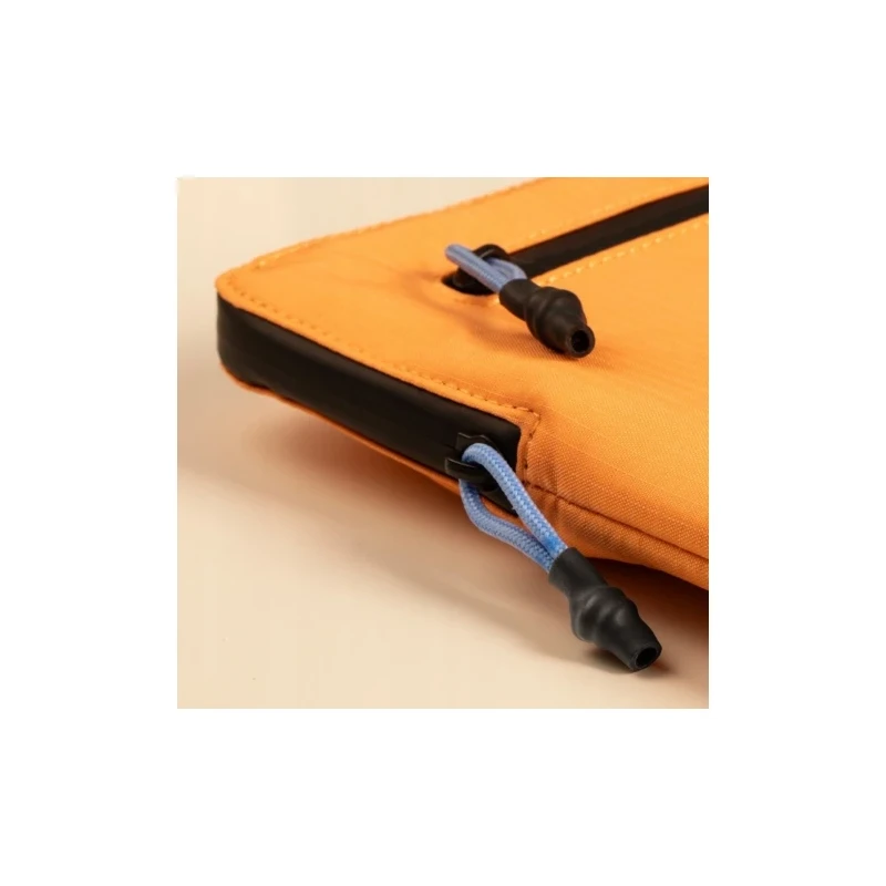 Native Union Ultralight Sleeve - etui ochronne do Macbook 16" (apricot crush)