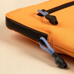 Native Union Sleeve wodoodporne uniwersalne etui ochronne do Macbook 13" (apricot crush)