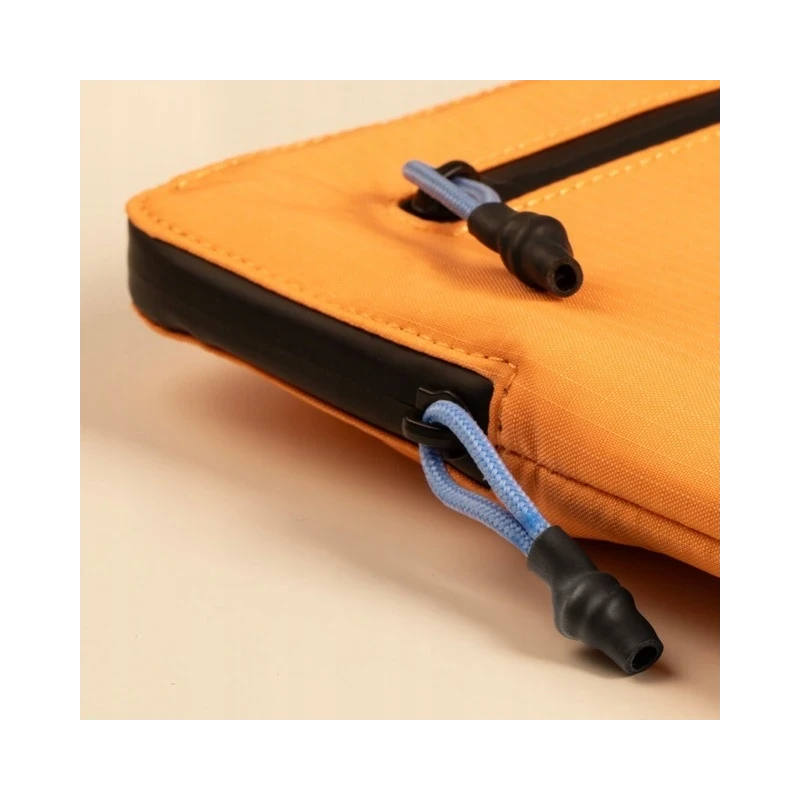 Native Union Ultralight Sleeve - etui ochronne do Macbook 13" (apricot crush)