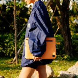 Native Union Sleeve wodoodporne uniwersalne etui ochronne do Macbook 13" (apricot crush)