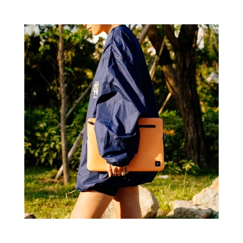 Native Union Ultralight Sleeve - etui ochronne do Macbook 13" (apricot crush)