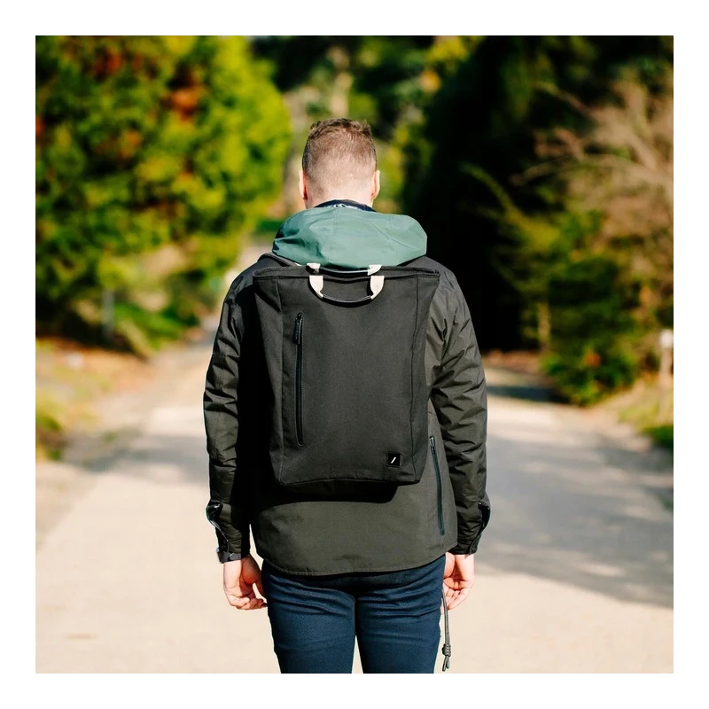 Native Union W.F.A Backpack - plecak z kieszenią na laptop 16", 20 L (black)