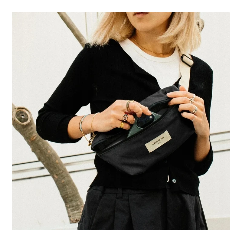 Native Union W.F.A Crossbody Pouch - saszetka z kieszenią na AirTag, 1,5 L (black)