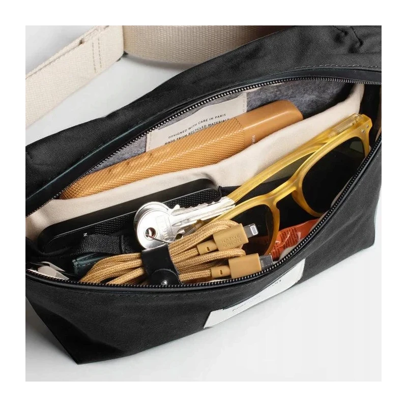 Native Union W.F.A Crossbody Pouch - saszetka z kieszenią na AirTag, 1,5 L (black)