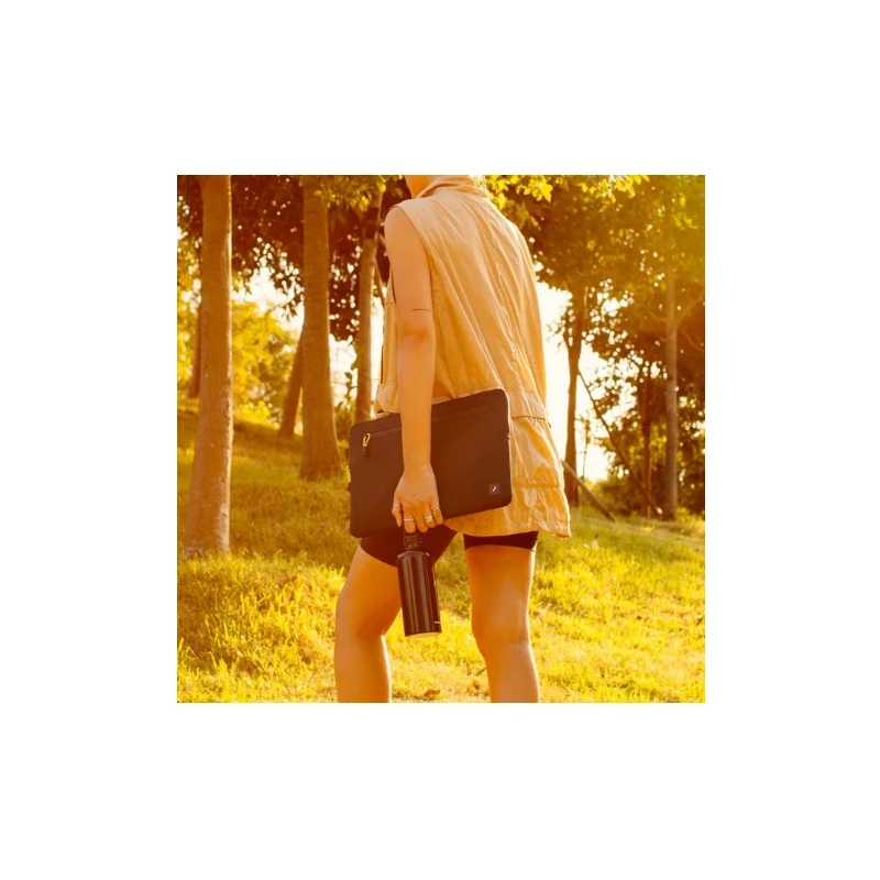 Native Union Ultralight Sleeve - etui ochronne do Macbook 16" (black)