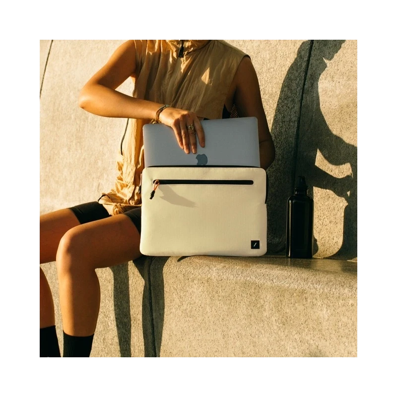 Native Union Ultralight Sleeve - etui ochronne do Macbook 16" (sandstone)