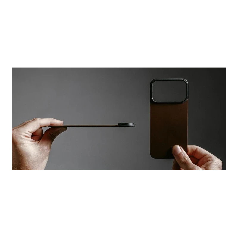 NOMAD Magnetic Leather Back - nakładka magnetyczna na iPhone 17 Pro kompatybilna z MagSafe  skóra Horween (rustic brown)