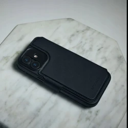 Decoded pokrowiec case dwuczęściowe etui z klapką iPhone 17 MagSafe skóra (black)