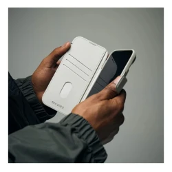 Decoded case dwuczęściowe etui z klapką iPhone 17 Pro MagSafe skóra (black)