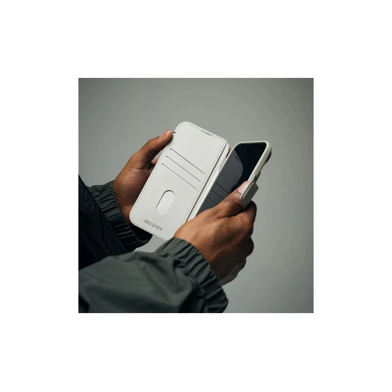 Decoded case dwuczęściowe etui z klapką iPhone 17 Pro MagSafe skóra (black)