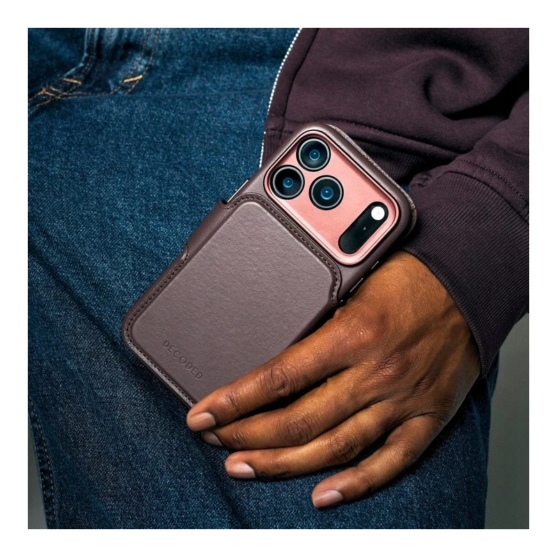 Decoded case dwuczęściowe etui z klapką iPhone 17 Pro MagSafe skóra (chocolat brown)