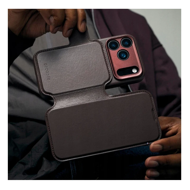 Decoded case dwuczęściowe etui z klapką iPhone 17 Pro MagSafe skóra (chocolat brown)