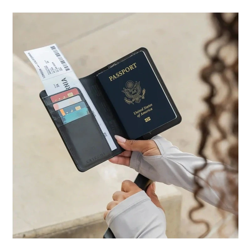 Satechi etui na paszport ze skóry wegańskiej z lokalizatorem Apple Find My (black)