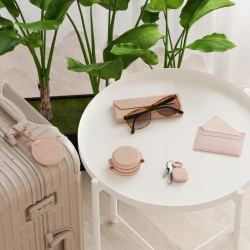 Satechi FindAll brelok ze skóry wegańskiej z lokalizatorem Apple Find My (desert rose)