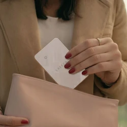 Satechi FindAll karta lokalizująca portfel z Apple Find My MagSafe IP66 (desert rose)