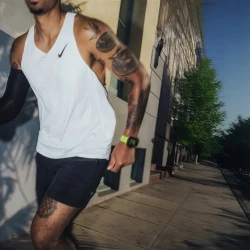 NOMAD wytrzymały sportowy silikonowy pasek Apple Watch 49/46/45/44 mm (lumen)