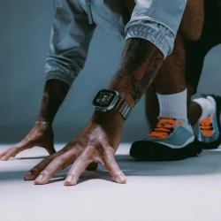 NOMAD elegancka mocna tytanowa bransoleta Apple Watch, Ultra, SE orange FKM (natural titanium, ultra orange FKM)