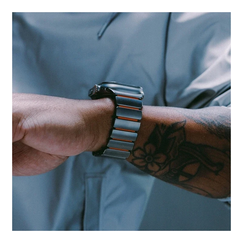 NOMAD Stratos Band - tytanowa bransoleta do Apple Watch 49mm z FKM (natural titanium, ultra orange FKM)
