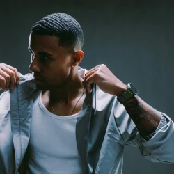 NOMAD elegancka mocna tytanowa bransoleta Apple Watch, Ultra, SE volt FKM (natural titanium, volt FKM)