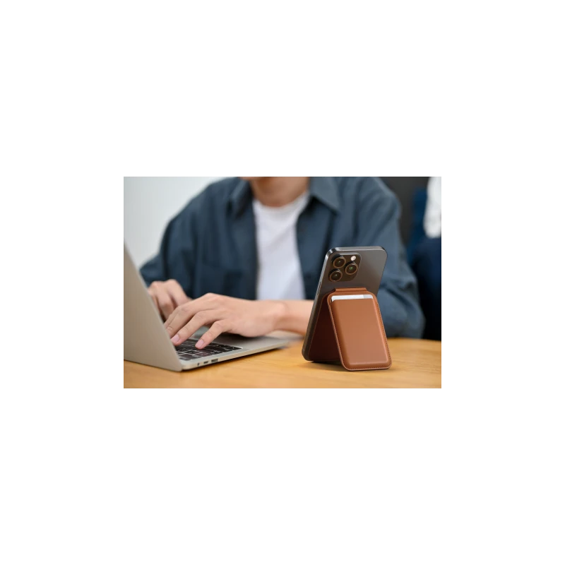 Satechi Vegan-Leather Wallet Stand - portfel i podstawka do iPhone'a z wegańskiej skóry kompatybilny z MagSafe (brown)