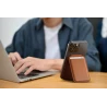 Satechi Vegan-Leather Wallet Stand - portfel i podstawka do iPhone'a z wegańskiej skóry kompatybilny z MagSafe (brown)