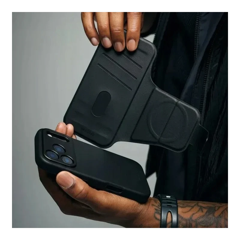 Decoded Textured Silicone Detachable Wallet - obudowa ochronna do iPhone 17 Pro Max kompatybilna z MagSafe (phantom black)