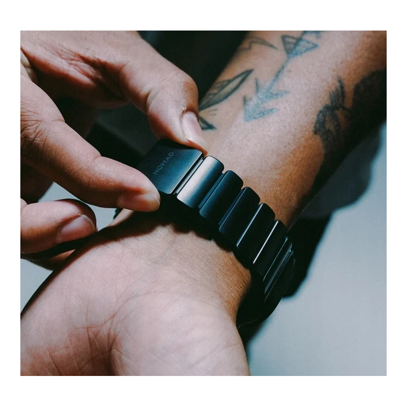 NOMAD Stratos Band - tytanowa bransoleta do Apple Watch 49mm z FKM (black titanium, black FKM)