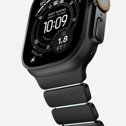 NOMAD elegancka mocna tytanowa bransoleta Apple Watch, Ultra, SE (black titanium, icy blue glow FKM)