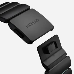 NOMAD elegancka mocna tytanowa bransoleta Apple Watch, Ultra, SE (black titanium, icy blue glow FKM)