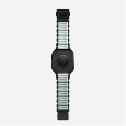 NOMAD elegancka mocna tytanowa bransoleta Apple Watch, Ultra, SE (black titanium, icy blue glow FKM)