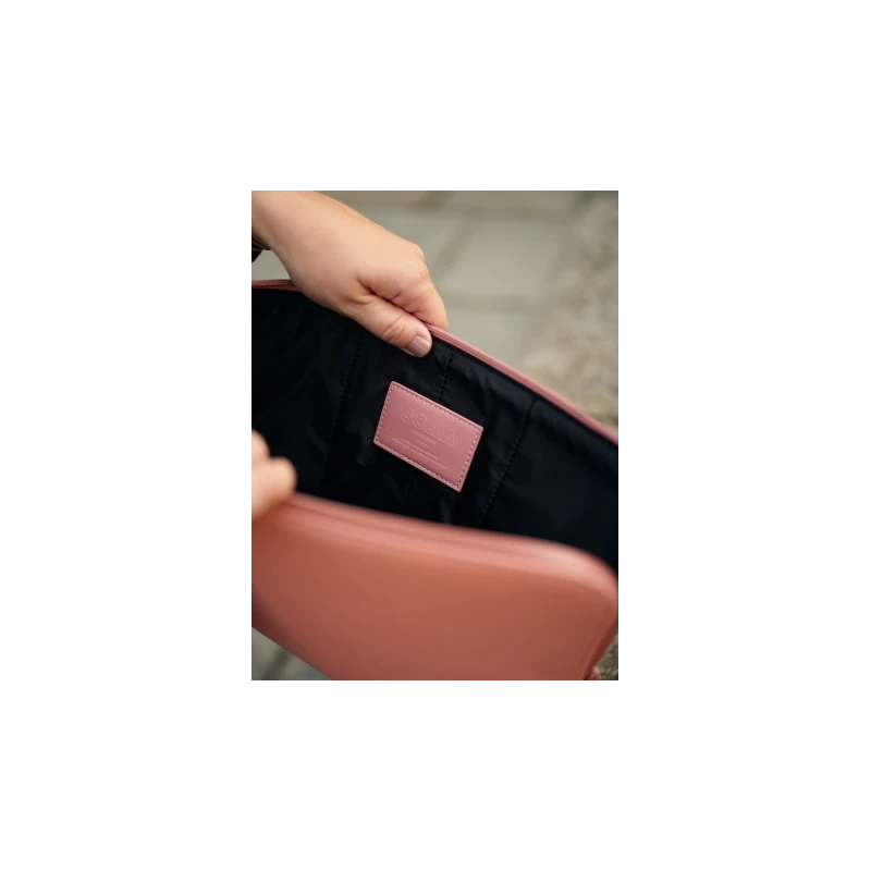 Golla Sleeve Metro - neoprenowe etui ochronne do urządzeń 15" (dirty pink)