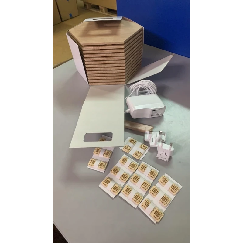 Nanoleaf Elements Hexagons zestaw 13 paneli świetlnych LED wygląd drewna